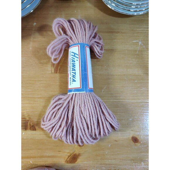 Vintage Hiawatha Needlepoint Wool Yarn Skein #687T Rose Pastel 40yds - Picture 5 of 5